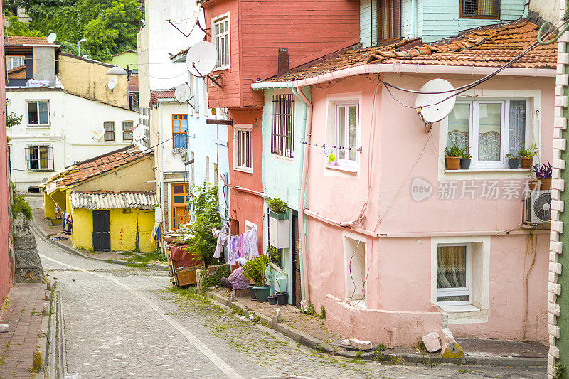 土耳其伊斯坦布尔，Balat Fener大街上五颜六色的建筑